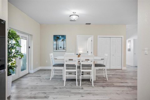 Commercial property in Daytona Beach, Florida 5 bedrooms, 338.16 sq.m. № 1787444 - photo 12