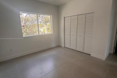 Casa en venta en Fort Lauderdale, Florida, 3 dormitorios № 1920271 - foto 23