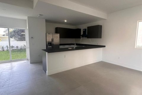 Casa en venta en Fort Lauderdale, Florida, 3 dormitorios № 1920271 - foto 7