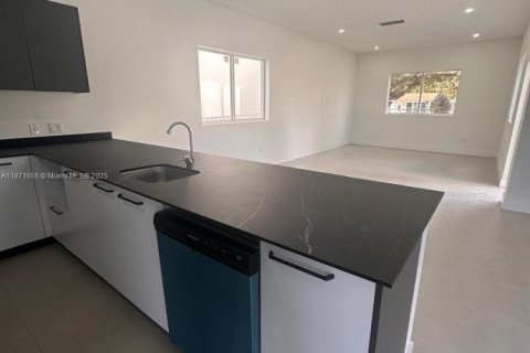 Casa en venta en Fort Lauderdale, Florida, 3 dormitorios № 1920271 - foto 4