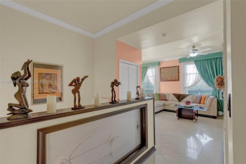 Copropriété à vendre à Hialeah, Floride: 2 chambres, 95.69 m2 № 2032063 - photo 14