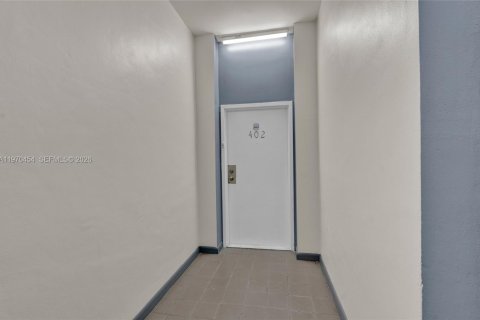 Copropriété à vendre à Hialeah, Floride: 2 chambres, 95.69 m2 № 2032063 - photo 11