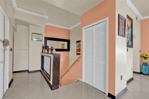 Copropriété à vendre à Hialeah, Floride: 2 chambres, 95.69 m2 № 2032063 - photo 25