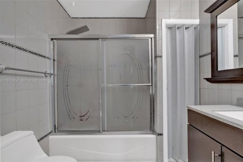 Copropriété à vendre à Hialeah, Floride: 2 chambres, 95.69 m2 № 2032063 - photo 29