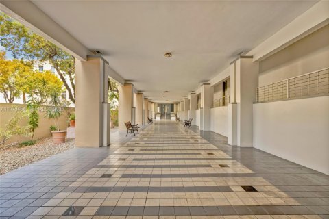 Copropriété à vendre à Hialeah, Floride: 2 chambres, 95.69 m2 № 2032063 - photo 5