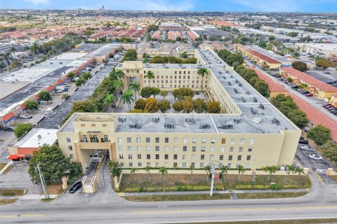 Copropriété à vendre à Hialeah, Floride: 2 chambres, 95.69 m2 № 2032063 - photo 8