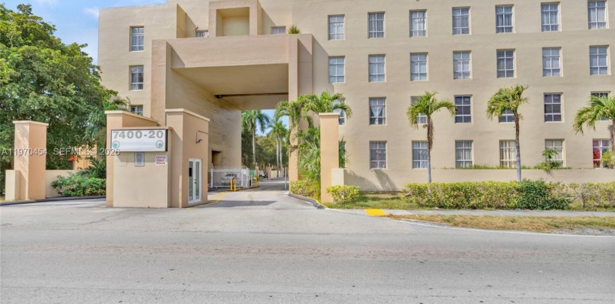 Condo à Hialeah, Floride, 2 chambres  № 2032063