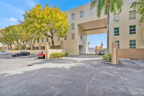Copropriété à vendre à Hialeah, Floride: 2 chambres, 95.69 m2 № 2032063 - photo 7
