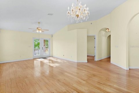 House in Clermont, Florida 3 bedrooms, 221.39 sq.m. № 2098409 - photo 15