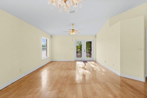 House in Clermont, Florida 3 bedrooms, 221.39 sq.m. № 2098409 - photo 13