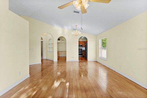 House in Clermont, Florida 3 bedrooms, 221.39 sq.m. № 2098409 - photo 14