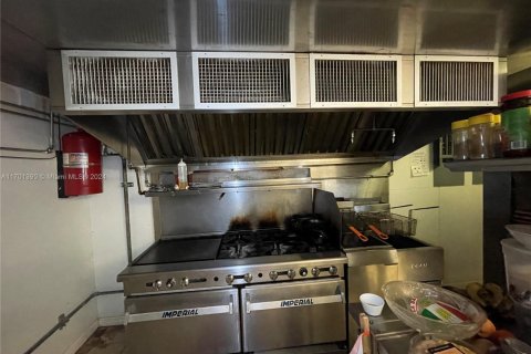 Propiedad comercial en venta en St. Lucie, Florida № 1940251 - foto 24