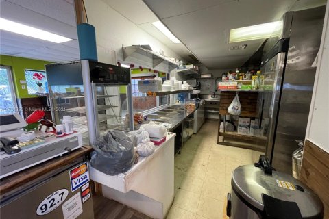 Propiedad comercial en venta en St. Lucie, Florida № 1940251 - foto 21
