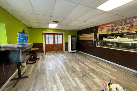 Propiedad comercial en venta en St. Lucie, Florida № 1940251 - foto 15