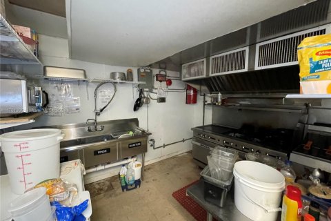 Propiedad comercial en venta en St. Lucie, Florida № 1940251 - foto 23