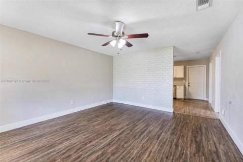 House in Boca Raton, Florida 3 bedrooms, 102.75 sq.m. № 1865224 - photo 5
