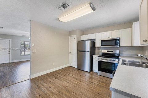 House in Boca Raton, Florida 3 bedrooms, 102.75 sq.m. № 1865224 - photo 9