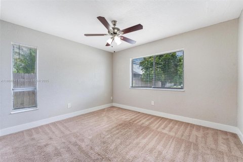 House in Boca Raton, Florida 3 bedrooms, 102.75 sq.m. № 1865224 - photo 14