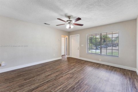 House in Boca Raton, Florida 3 bedrooms, 102.75 sq.m. № 1865224 - photo 6