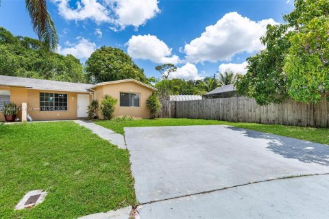 House in Boca Raton, Florida 3 bedrooms, 102.75 sq.m. № 1865224 - photo 2