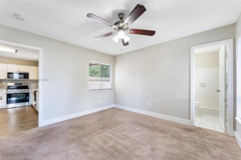 House in Boca Raton, Florida 3 bedrooms, 102.75 sq.m. № 1865224 - photo 17