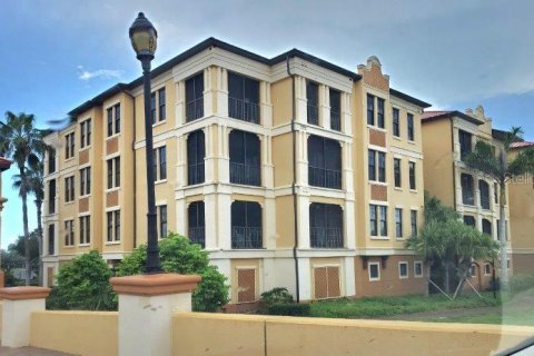 Снять в аренду кондоминиум в Пунта-Горда, Флорида 2 спальни, 157.75м2, № 1898904 - фото 5