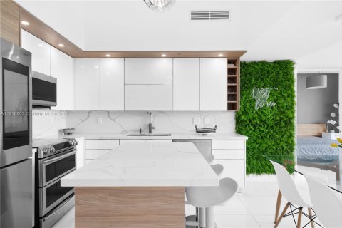 Copropriété à louer à Miami, Floride: 2 chambres, 102.1 m2 № 1972617 - photo 3