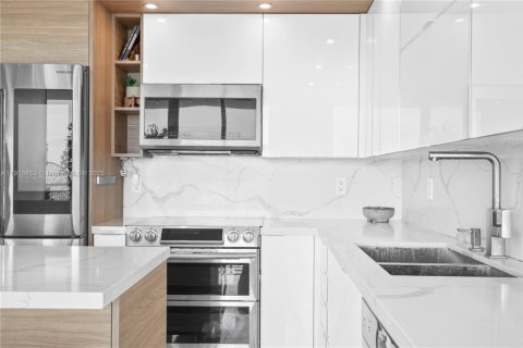 Copropriété à louer à Miami, Floride: 2 chambres, 102.1 m2 № 1972617 - photo 7