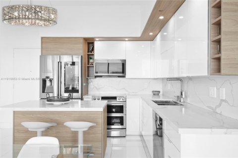 Copropriété à louer à Miami, Floride: 2 chambres, 102.1 m2 № 1972617 - photo 6