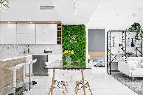 Copropriété à louer à Miami, Floride: 2 chambres, 102.1 m2 № 1972617 - photo 5