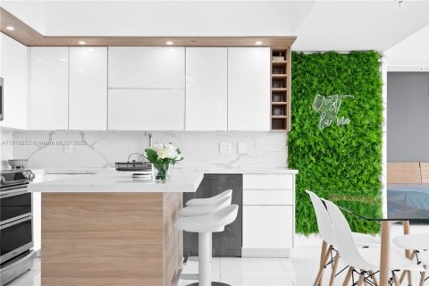 Copropriété à louer à Miami, Floride: 2 chambres, 102.1 m2 № 1972617 - photo 20