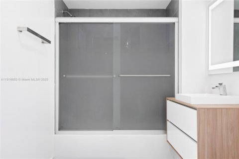 Copropriété à louer à Miami, Floride: 2 chambres, 102.1 m2 № 1972617 - photo 21
