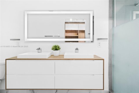 Copropriété à louer à Miami, Floride: 2 chambres, 102.1 m2 № 1972617 - photo 15