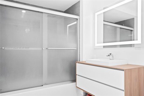 Copropriété à louer à Miami, Floride: 2 chambres, 102.1 m2 № 1972617 - photo 19