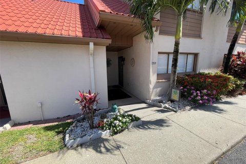 Condo in Sarasota, Florida, 2 bedrooms  № 1849868 - photo 1