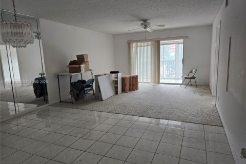 Condo in Pembroke Pines, Florida, 2 bedrooms  № 1983813 - photo 2