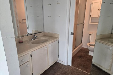 Condo in Pembroke Pines, Florida, 2 bedrooms  № 1983813 - photo 5