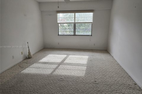Condo in Pembroke Pines, Florida, 2 bedrooms  № 1983813 - photo 4