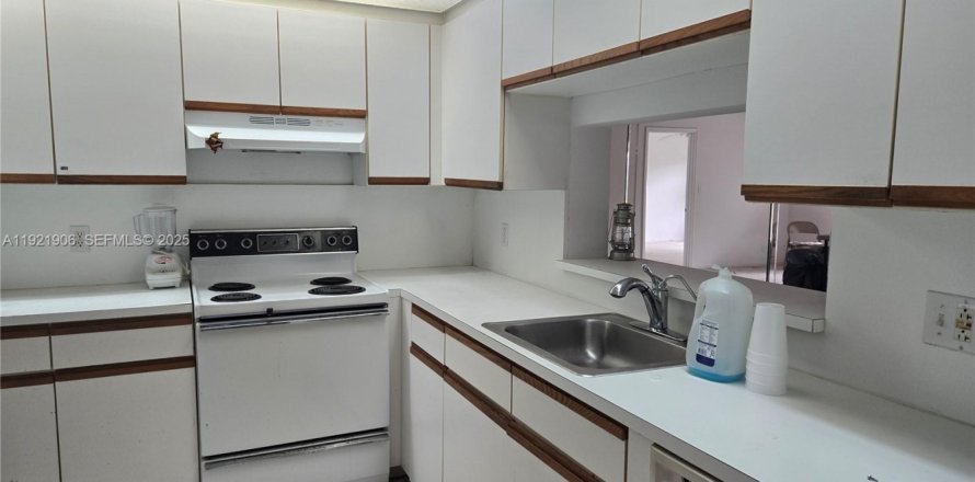 Condo in Pembroke Pines, Florida, 2 bedrooms  № 1983813