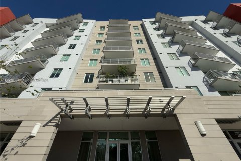 Снять в аренду кондоминиум в Дорал, Флорида 2 спальни, 99.96м2, № 1945220 - фото 1