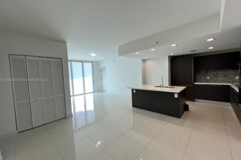 Снять в аренду кондоминиум в Дорал, Флорида 2 спальни, 99.96м2, № 1945220 - фото 3