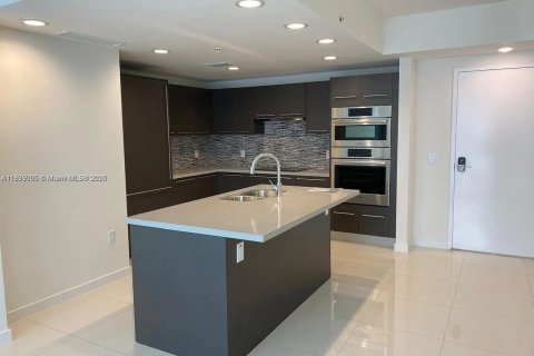 Снять в аренду кондоминиум в Дорал, Флорида 2 спальни, 99.96м2, № 1945220 - фото 4