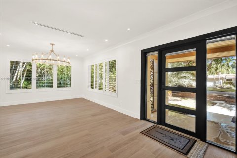 House in Coral Gables, Florida 3 bedrooms, 204.01 sq.m. № 2010656 - photo 24