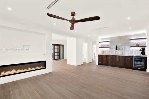 House in Coral Gables, Florida 3 bedrooms, 204.01 sq.m. № 2010656 - photo 12