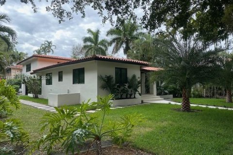 House in Coral Gables, Florida 3 bedrooms, 204.01 sq.m. № 2010656 - photo 19