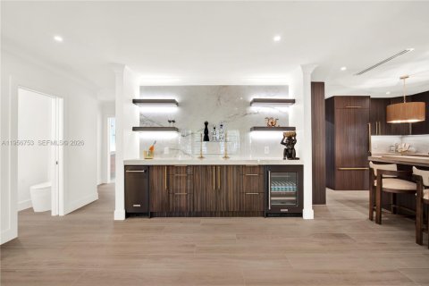 House in Coral Gables, Florida 3 bedrooms, 204.01 sq.m. № 2010656 - photo 15