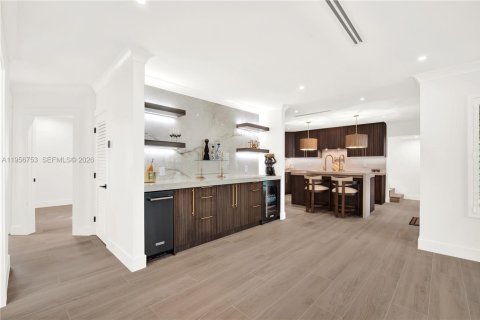 House in Coral Gables, Florida 3 bedrooms, 204.01 sq.m. № 2010656 - photo 13