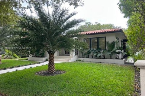 House in Coral Gables, Florida 3 bedrooms, 204.01 sq.m. № 2010656 - photo 18