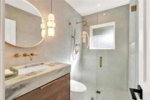 House in Coral Gables, Florida 3 bedrooms, 204.01 sq.m. № 2010656 - photo 29