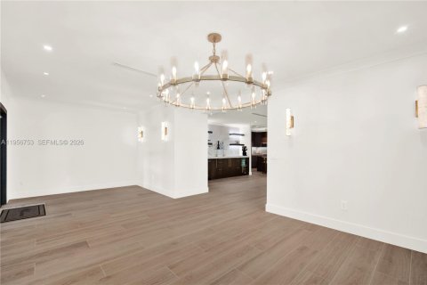 House in Coral Gables, Florida 3 bedrooms, 204.01 sq.m. № 2010656 - photo 27